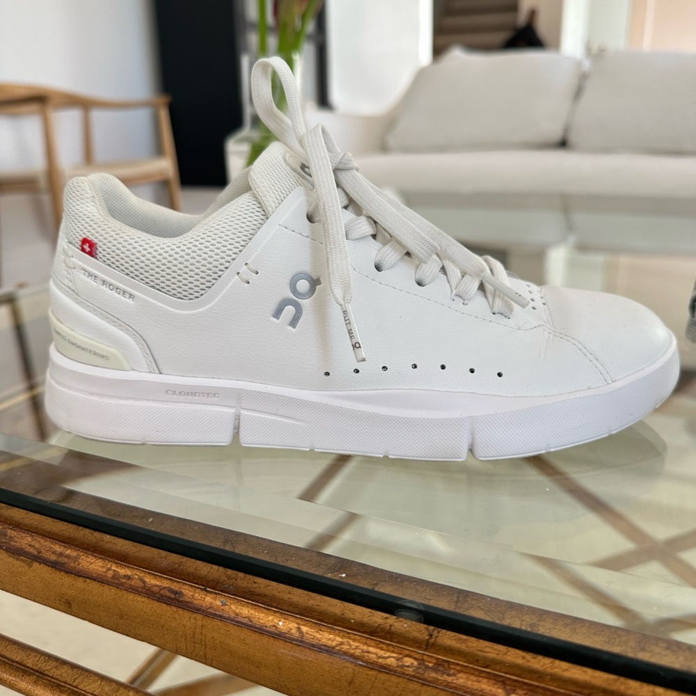 On The Roger Advantage Shoe